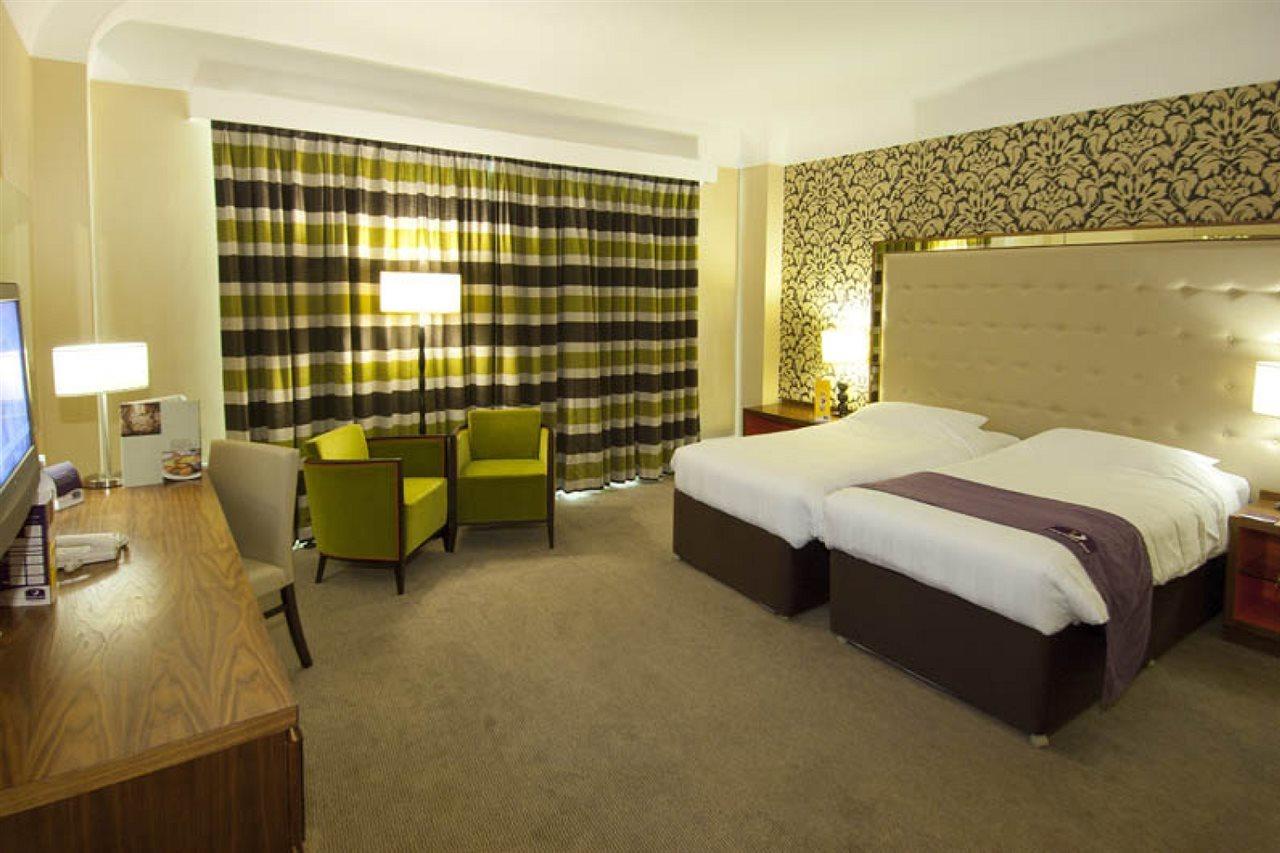 Premier Inn Bournemouth Central Екстериор снимка